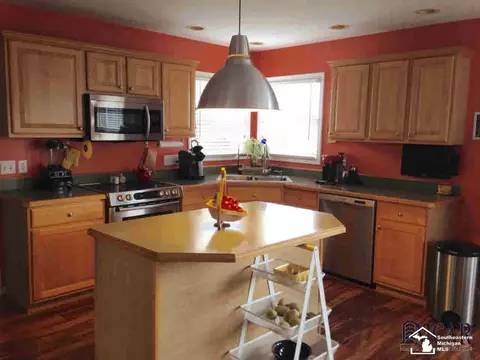 4858 Catherine, Monroe, MI 48161 photo 3
