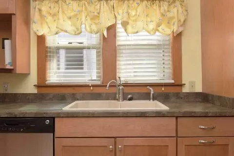 1202 Burr, Jackson, MI 49201 photo 8