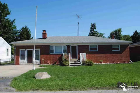 113 Kessler, Monroe, MI 48162 photo 2