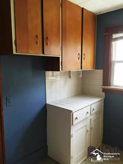 216 E Grv, Monroe, MI 48162 photo 4
