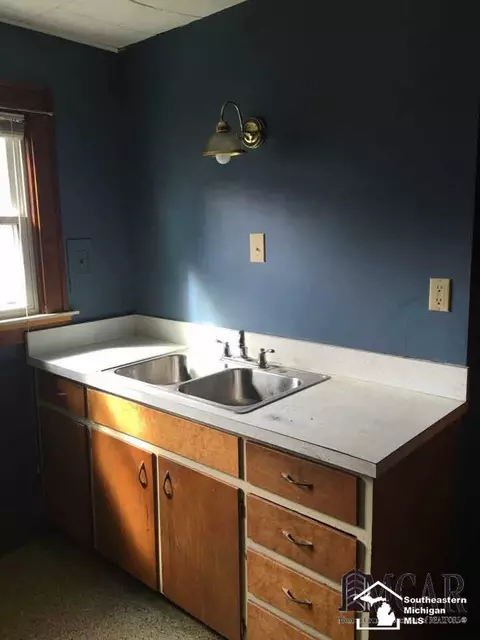 216 E Grv, Monroe, MI 48162 photo 3