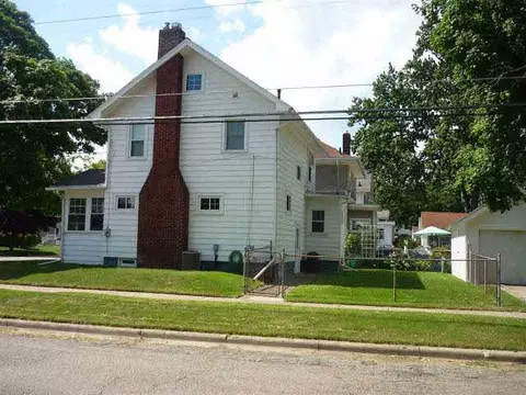 902 Union, Jackson, MI 49203 photo 2