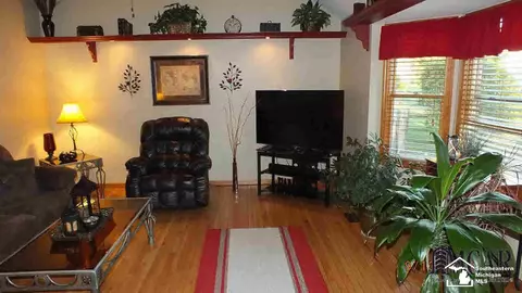 1099 Eagle, Temperance, MI 48182 photo 11
