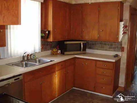 127 Arbor, Monroe, MI 48162 photo 4