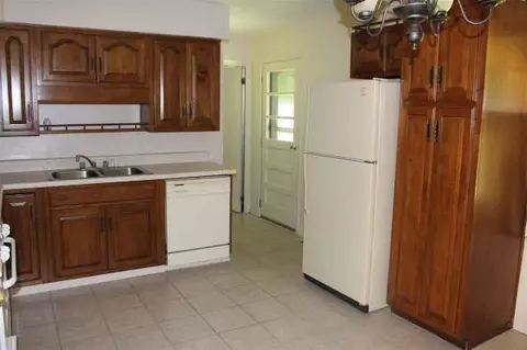 204 Lark, Jackson, MI 49202 photo 2