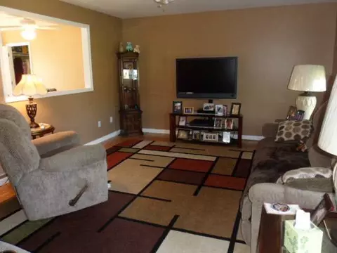 808 Illinois, Tecumseh, MI 49286 photo 2