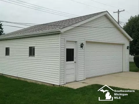 221 Richards, Monroe, MI 48162 photo 4