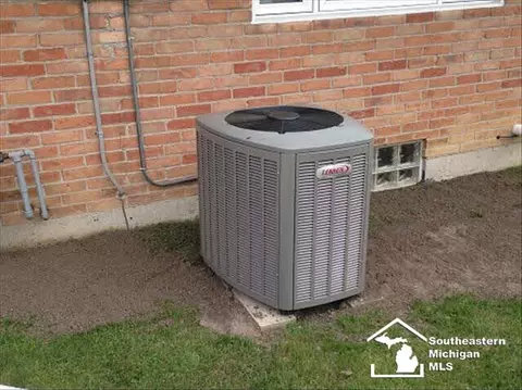 221 Richards, Monroe, MI 48162 photo 11
