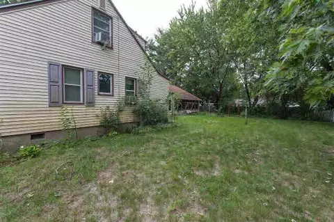 2306 Dover, Jackson, MI 49202 photo 3