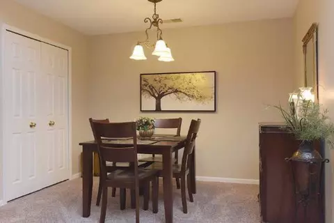 916 Oakbrook, Jackson, MI 49203 photo 8