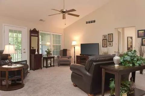 916 Oakbrook, Jackson, MI 49203 photo 3