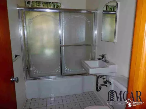 476 N Roessler, Monroe, MI 48162 photo 6