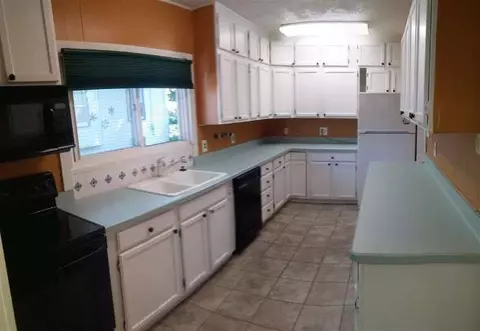 118 N Thompson, Jackson, MI 49202 photo 3