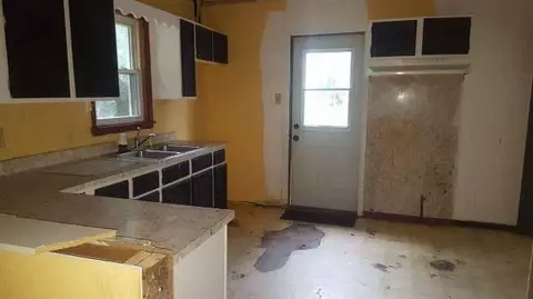 223 Watts, Jackson, MI 49203 photo 6