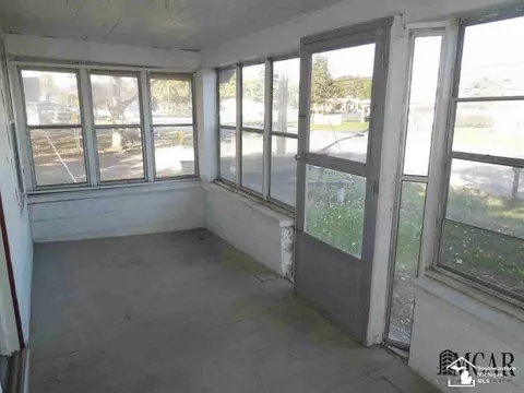 8237 Lewis, Temperance, MI 48182 photo 2