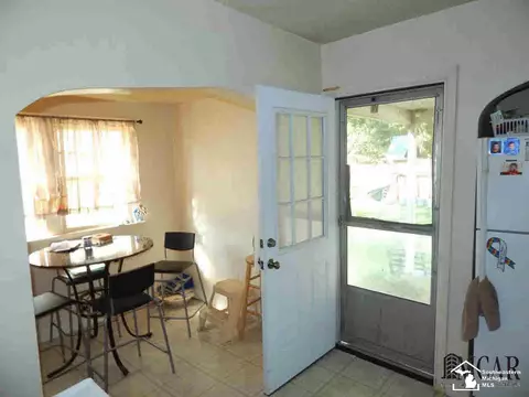 654 Washington, Temperance, MI 48182 photo 3