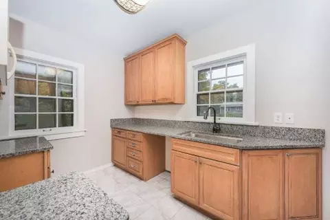 908 Brighton, Jackson, MI 49203 photo 4