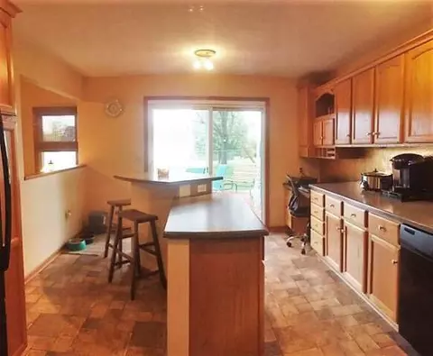 2104 Appleway, Jackson, MI 49203 photo 3