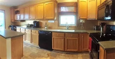 2104 Appleway, Jackson, MI 49203 photo 2