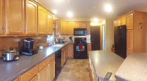 2104 Appleway, Jackson, MI 49203 photo 6