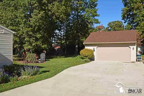 1126 Feltis, Temperance, MI 48182 photo 3