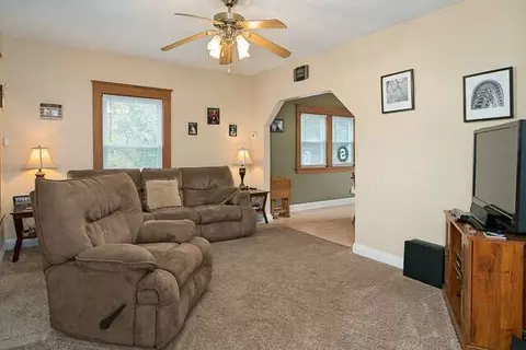 715 Douglas, Jackson, MI 49203 photo 3