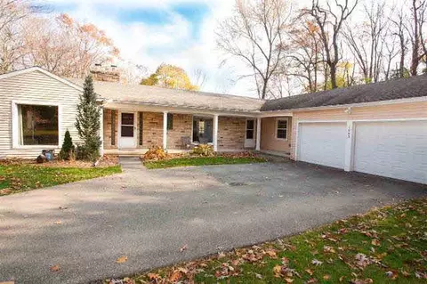 1905 Broadcrest, Jackson, MI 49203 photo 1