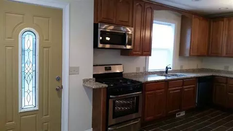 1317 Locust, Jackson, MI 49203 photo 6