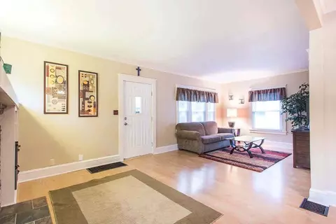 122 N Thompson, Jackson, MI 49202 photo 6