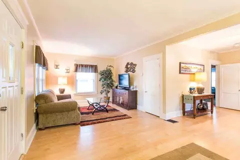 122 N Thompson, Jackson, MI 49202 photo 26