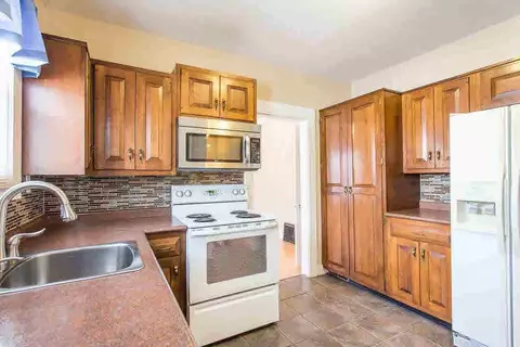 122 N Thompson, Jackson, MI 49202 photo 31