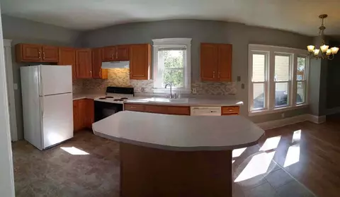 141 N Thompson, Jackson, MI 49202 photo 9