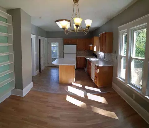141 N Thompson, Jackson, MI 49202 photo 8