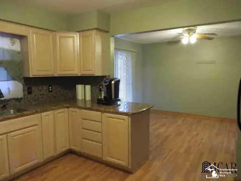 1841 W Hurd, Monroe, MI 48162 photo 3
