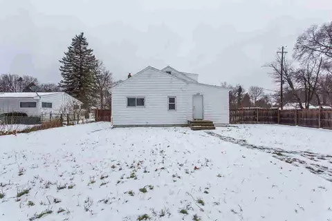 719 Lowell, Jackson, MI 49202 photo 4