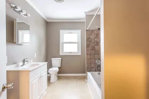 719 Lowell, Jackson, MI 49202 photo 22
