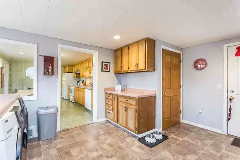 1801 N Sutton, Jackson, MI 49202 photo 3