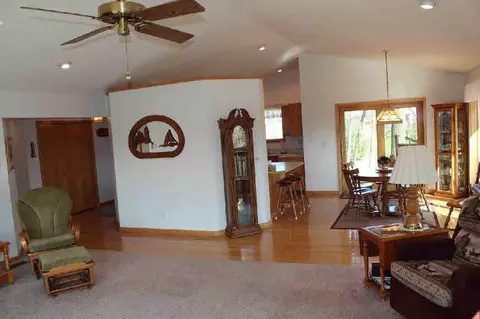 2860 Blackman, Jackson, MI 49201 photo 4