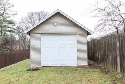 109 N Thompson, Jackson, MI 49202 photo 17