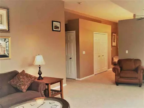 878 Chamberlain, Jackson, MI 49203 photo 4