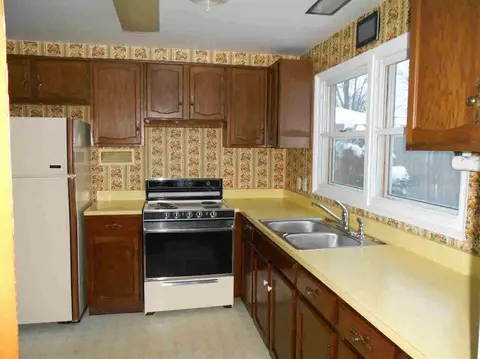 902 S Thompson, Jackson, MI 49203 photo 7