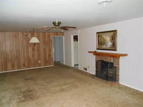 902 S Thompson, Jackson, MI 49203 photo 3