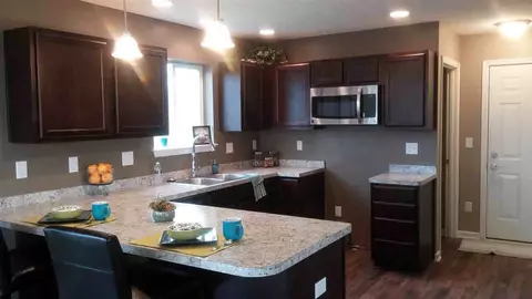 3861 Thorncrest, Jackson, MI 49203 photo 2