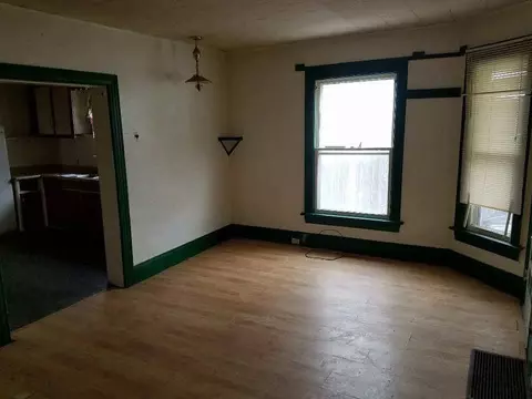 137 Bates, Jackson, MI 49202 photo 2