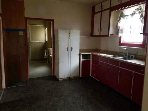 137 Bates, Jackson, MI 49202 photo 3