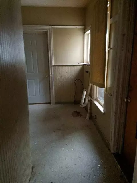 137 Bates, Jackson, MI 49202 photo 5