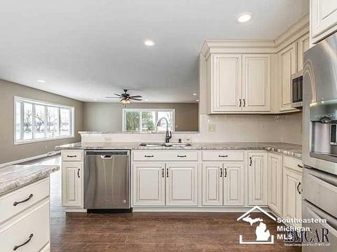 8871 N Custer Rd, Monroe, MI 48162 photo 18