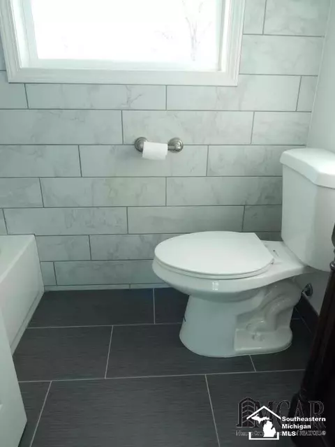 588 First, Dundee, MI 48131 photo 19