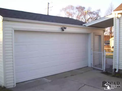 427 Bentley, Monroe, MI 48162 photo 4