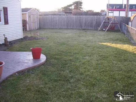 427 Bentley, Monroe, MI 48162 photo 12